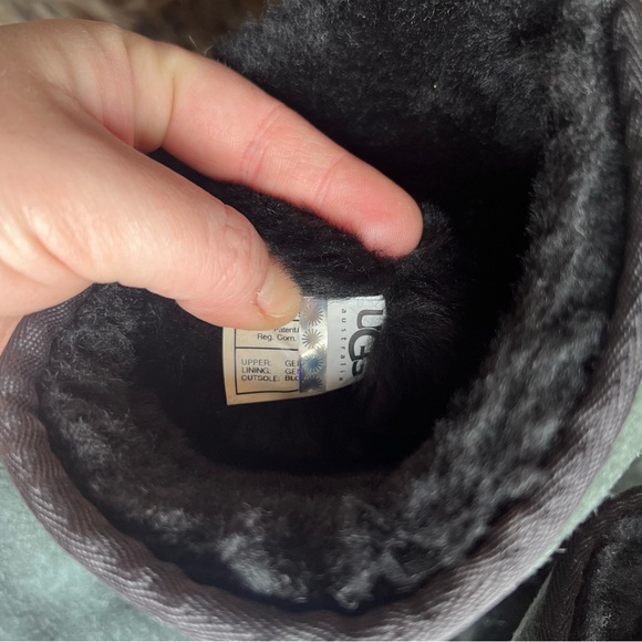 UGG Australia Classic Short Boot - Picture 11 of 14